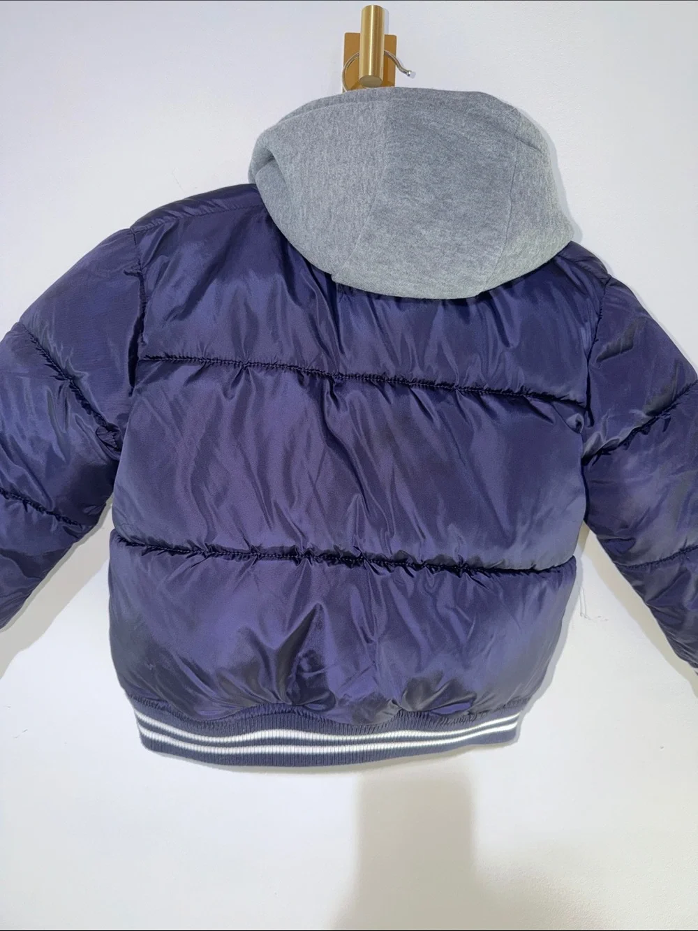 Rothschild Kids varsity puffer jacket features a navy blue puffer body 4T